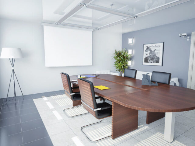 Sala de reuniao com mesa longa, cadeiras e tela de projecao